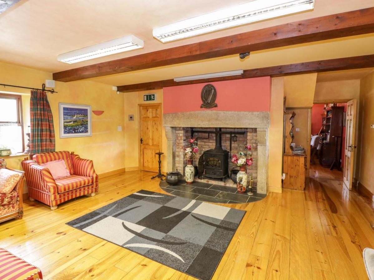 An Maide Ban, Cootehill Villa Buitenkant foto