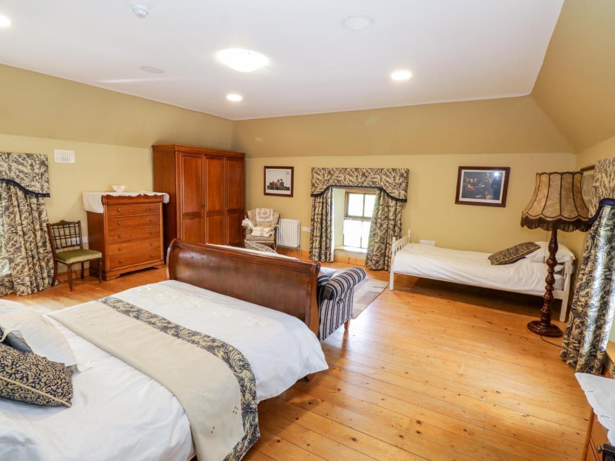 An Maide Ban, Cootehill Villa Buitenkant foto